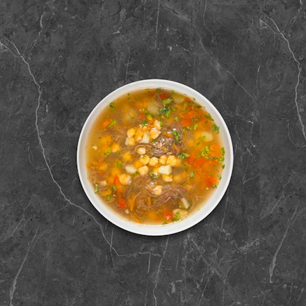 Aromatinga avinžirnių sriuba su plėšyta kiauliena