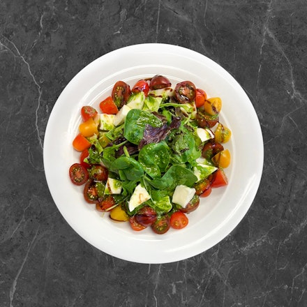 Caprese salad with pesto sauce