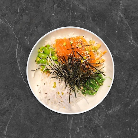 Bowl su sūdyta lašiša