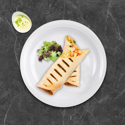 Tortilla with chicken chilli con carne