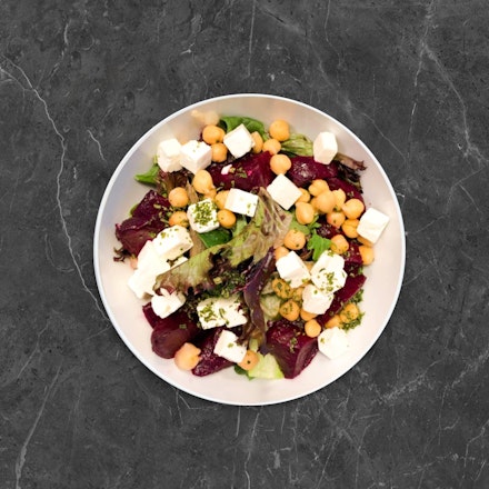 Feta salad with beets and chickpeas