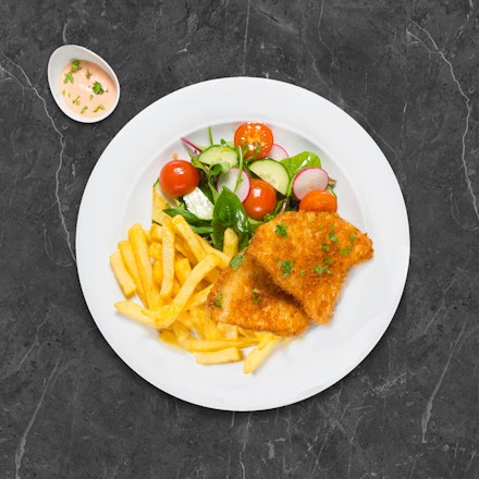 Fish and Chips with chili-ajoli sauce