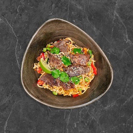  Wok egg noodles with beef