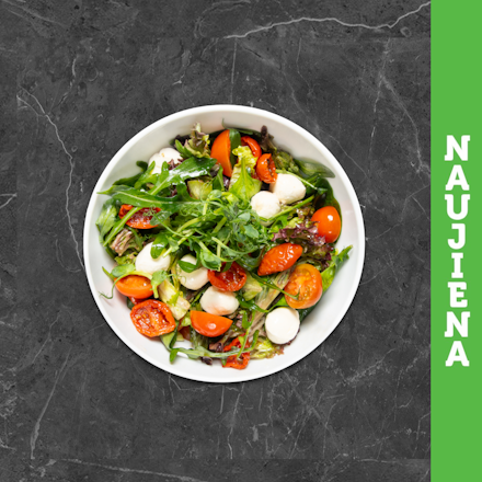 Mozzarella salad with sun-dried tomatoes