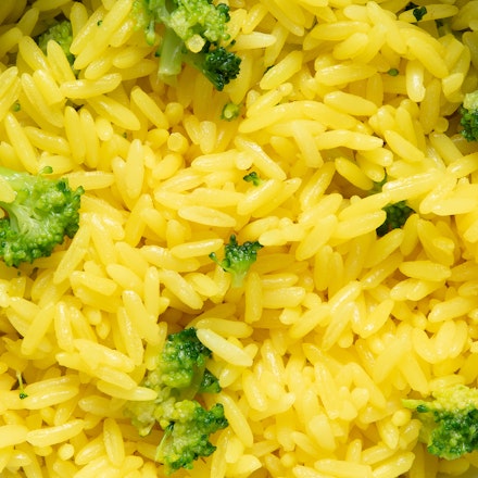 Rice with turmeric and broccoli