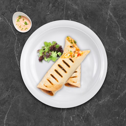 Tortilla with chicken chili con corne