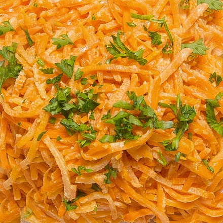 Carrot salad with aioli cream