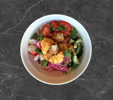 Kasza perłowa z pieczonym kalafiorem