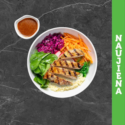 Oriental bowl with grilled chicken