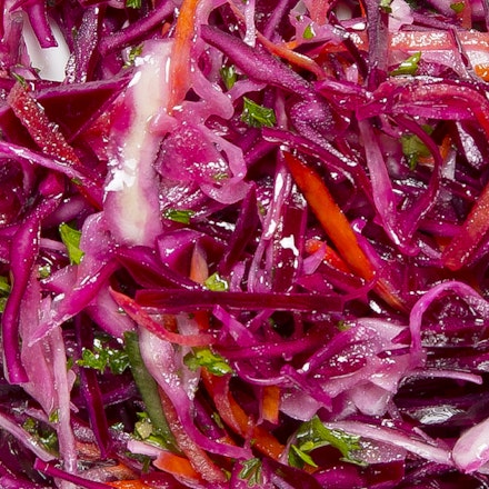 Red cabbage salad