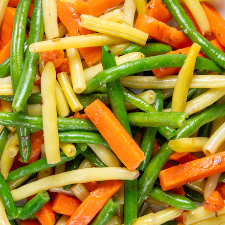 Steamed green beans with carrots