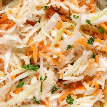 Kāpostu salāti ar mārrutkiem