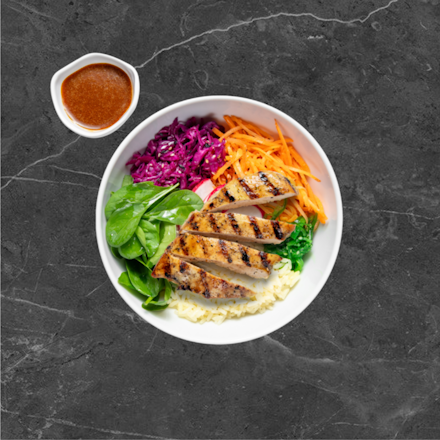 Oriental bowl with grilled chicken
