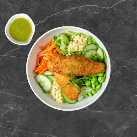 Salotos su traškiais vištienos piršteliais ir perliniu kuskusu 