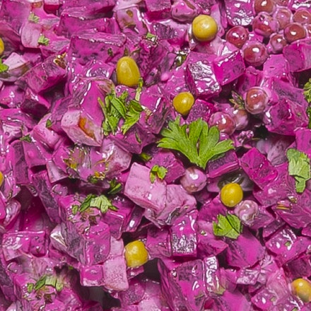Beet salad with peas 