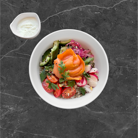 Kasza perłowa z wędzonym łososiem